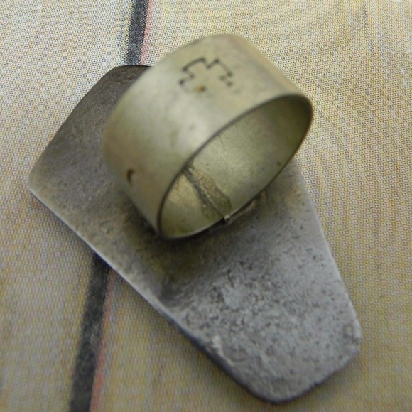 GYPSY SOULE Gypsy Cowgirl Hammered Metal COFFIN SKULL RING - Picture 5 of 6